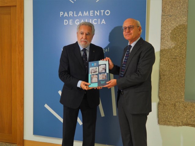 A Fiscalía Superior de Galicia entrega ao Parlamento a a Memoria de 2021